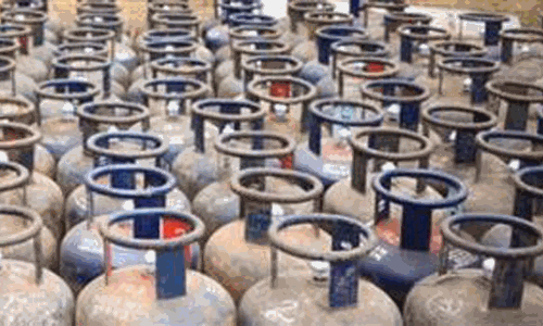 வணிக பயன்பாடு கியாஸ் சிலிண்டர் விலை குறைப்பு