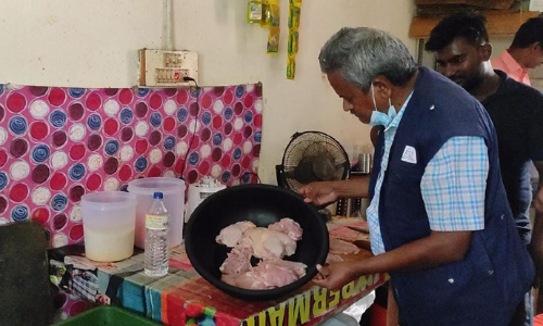 வாலிபருக்கு வாந்தி மயக்கம்: ஷவர்மா விற்ற கடை மூடல்