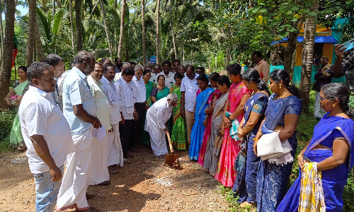 கணபதிபுரத்தில் ரூ.10 லட்சம் செலவில் காங்கிரீட் தளம் - எம்.ஆர்.காந்தி எம்.எல்.ஏ. தொடங்கி வைத்தார்