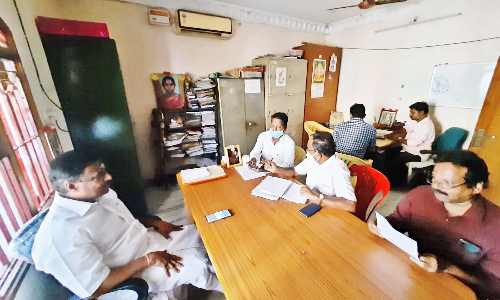 அதிகாரிகளுடன் நேரு எம்.எல்.ஏ. ஆலோசனை