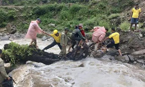 இமாச்சலப் பிரதேசத்தில் வெள்ளத்தில் சிக்கித் தவித்த 105 சுற்றுலாப் பயணிகள் மீட்பு