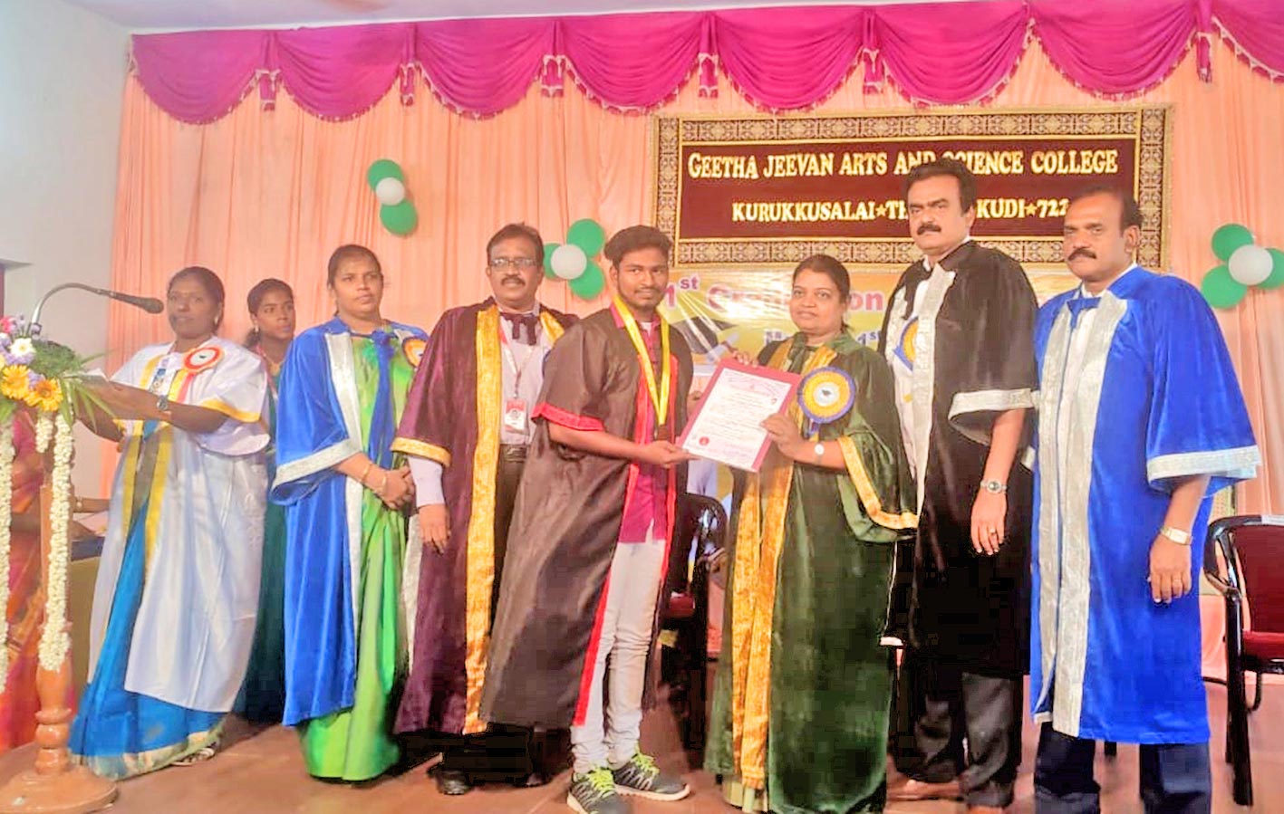 தூத்துக்குடி கல்லூரியில் பட்டமளிப்பு விழா -வாழ்க்கையில் சாதிக்க வேண்டும் என்ற எண்ணம் வர வேண்டும் -அமைச்சர் கீதாஜீவன் பேச்சு