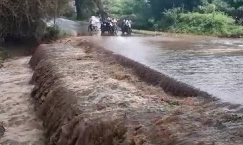 சத்தியமங்கலம் வனப்பகுதியில் கனமழை- தரைப்பாலம் மூழ்கியதால் போக்குவரத்து பாதிப்பு