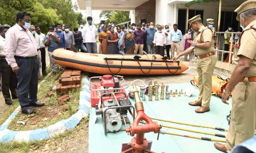 தேனியில் தீயணைப்பு, மீட்பு பணிகள் துறை சார்பில் பேரிடர் ஒத்திகை