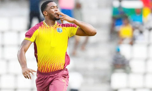 உடல் நலம் பாதித்த தாய்க்கு ஆட்ட நாயகன் விருதை அர்பணித்த மெக்காய்