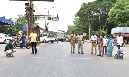 கடலூர் மாவட்டத்தில் விபத்தை குறைப்பதற்கு சாலை அளவீடு பணி மும்முரம்