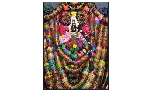 ஆடிப்பூரத்தையொட்டி  11 கர்ப்பிணி பெண்களுக்கு வளைகாப்பு நிகழ்ச்சி-  ஓசூர் துர்க்கையம்மன் கோவிலில் நடந்தது