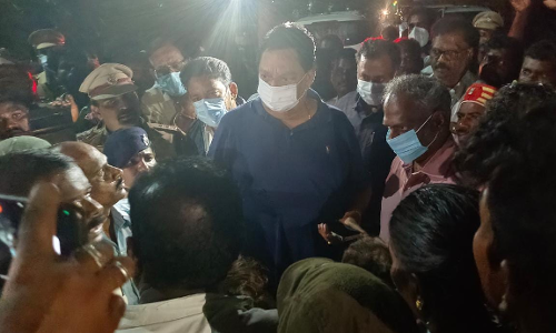 கார் மோதி 3 பேர் சாவு