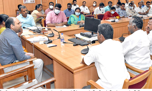 வாக்காளர் அடையாள அட்டையுடன் ஆதார் எண் இணைக்கும் பணி 100 சதவீதம் நிறைவடையும்