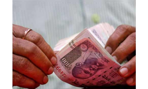 மூதாட்டியிடம் பென்சன் பணத்தை கொள்ளையடித்த மர்ம நபர்கள்