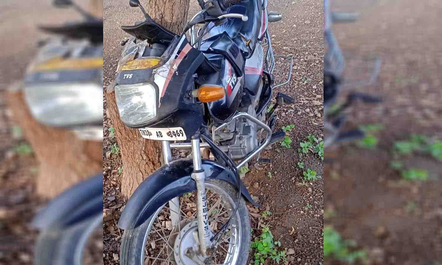 வெள்ளகோவிவலில் மாதக்கணக்கில் கேட்பாரற்று கிடக்கும் பைக் வெள்ளகோவிவலில் மாதக்கணக்கில் கேட்பாரற்று கிடக்கும் பைக்