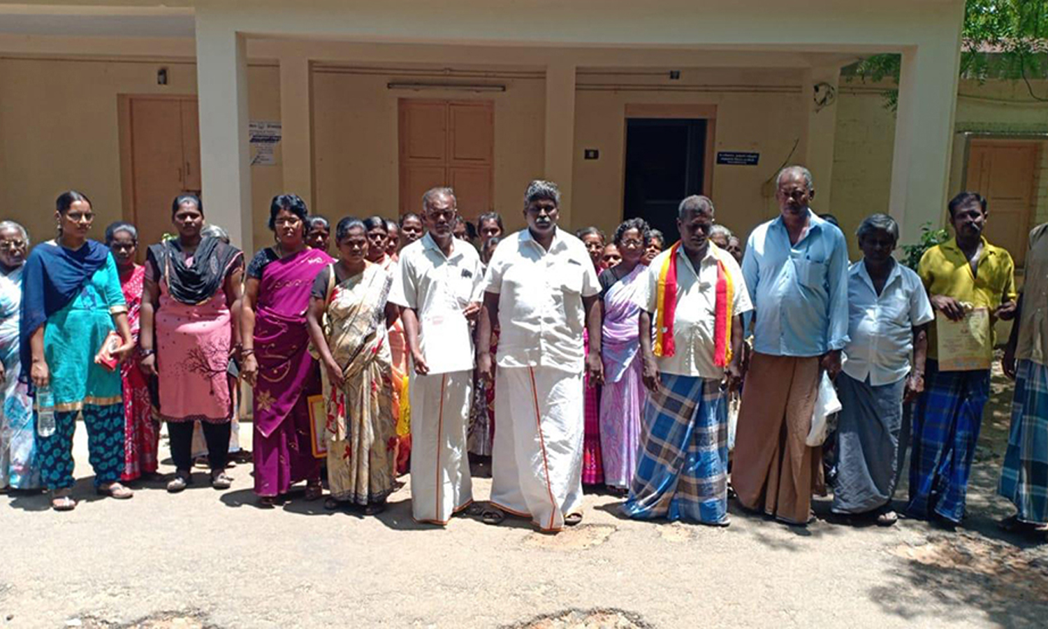 சமத்துவ மக்கள் கட்சி சார்பில்  இலவச வீட்டுமனை பட்டா கோரி முற்றுகை