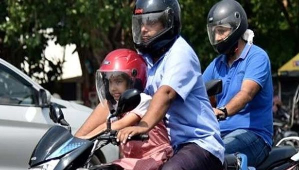 சேலத்தில் கடந்த 2 நாட்களில் ெஹல்மட் அணியாத 5 ஆயிரத்து 171 பேரிடம் 2 லட்சத்து 72 ஆயிரத்து 500 அபராதம் வசூல் சேலத்தில் கடந்த 2 நாட்களில் ெஹல்மட் அணியாத 5 ஆயிரத்து 171 பேரிடம் 2 லட்சத்து 72 ஆயிரத்து 500 அபராதம் வசூல்