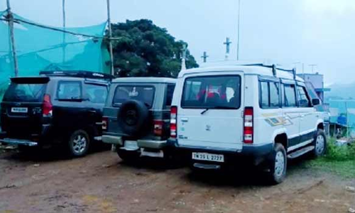 ஏற்காட்டில் விதிகளை மீறிய 4 வாகனங்கள் பறிமுதல்  வட்டார போக்குவரத்து அதிகாரி நடவடிக்கை