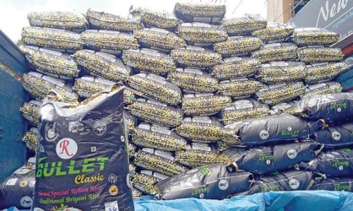 வேலூரில் 26 கிலோ அரிசி மூட்டைகள் விற்பனை