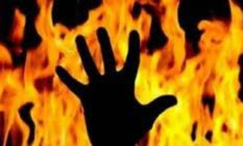 கள்ளக் காதல் தகராறில் பெண் தீக்குளிப்பு