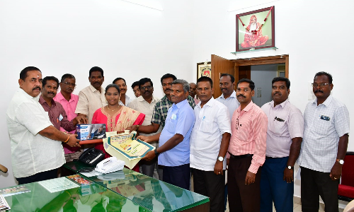 பொதுத்தேர்வில் சாதித்த மாணவர்களுக்கு ஊக்கப்பரிசு