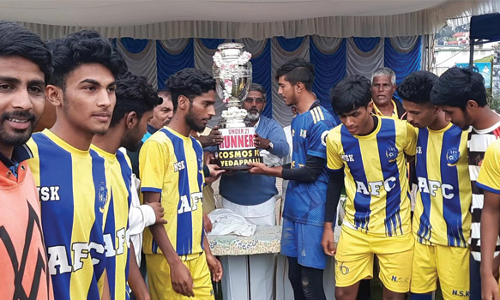 எடப்பள்ளியில் கால்பந்து போட்டி   எம்.ஆர்.சி அணிக்கு வெற்றி கோப்பை