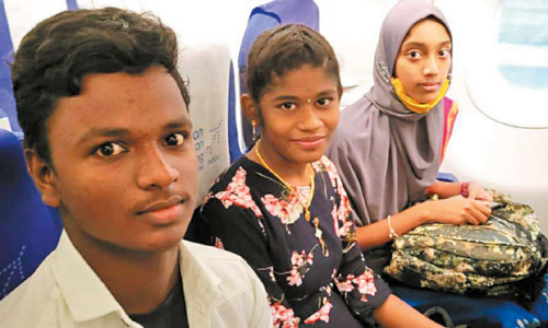 10-ம் வகுப்பு தேர்வில் முதல் 3 இடங்களை பிடித்த மாணவ-மாணவிகள் இலவச விமான பயணம்