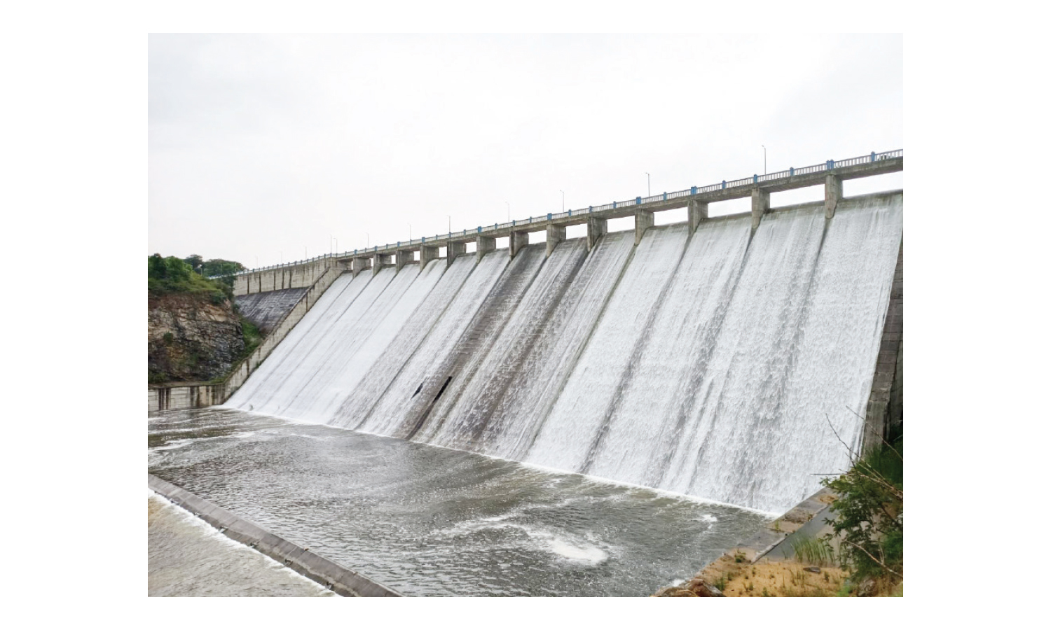 முதன்முறையாக 120 அடி முழு கொள்ளளவை எட்டிய யார்கொல் அணை முதன்முறையாக 120 அடி முழு கொள்ளளவை எட்டிய யார்கொல் அணை