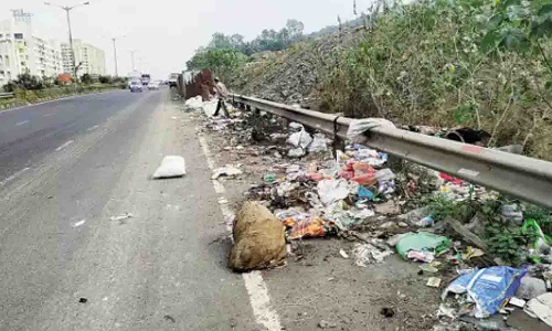 வெள்ளகோவிலில் ரோட்டில் குப்பை கொட்டிய ஒட்டலுக்கு ரூ 5 ஆயிரம் அபராதம்