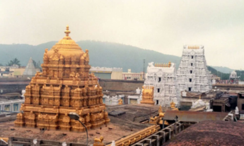 திருப்பதி கோவிலுக்கு சிலுவை ஸ்டிக்கர் ஒட்டி வந்த காரால் பரபரப்பு