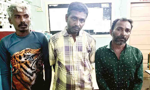 ஏ.டி.எம்.மையத்தில் பேட்டரி திருடிய 3 பேர் கைது