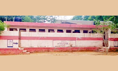 சாத்தான்குளத்தில்  2 ஆண்டுகளாக பூட்டி கிடக்கும் பொது சுகாதார கழிப்பறை-திறக்க பொதுமக்கள் கோரிக்கை