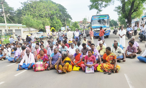 விவசாயிகள் திடீர் சாலை மறியல்