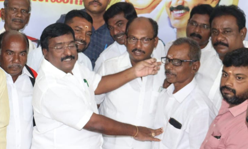 டிரைவர்களுக்கு மூக்கு கண்ணாடி-சிவா எம்.எல்.ஏ. வழங்கினார்