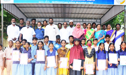 10, 12-ம் வகுப்பில் முதல் 3 இடங்களை பிடித்தவர்களுக்கு பாராட்டு