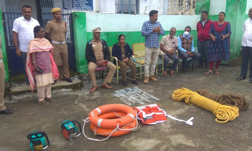 கோத்தகிரியில் பேரிடரில் சிக்கியவர்களை மீட்பது குறித்து செயல்விளக்கம்