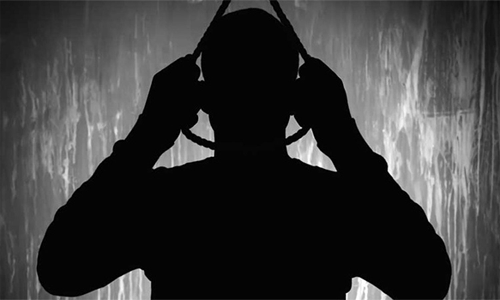 வாலிபர் தூக்கு போட்டு தற்கொலை