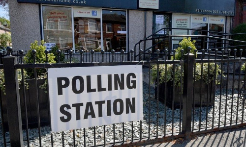 இணையதள ஊடுருவல் எச்சரிக்கை- இங்கிலாந்து பிரதமர் தேர்வுக்கான வாக்குப்பதிவு ஒத்திவைப்பு