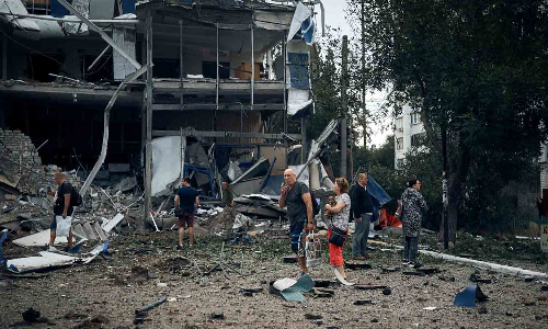 உக்ரைன் நகரங்கள் மீது ரஷியா சரமாரி தாக்குதல்- அணுமின் நிலையம் அருகே குண்டு வெடித்ததால் பரபரப்பு