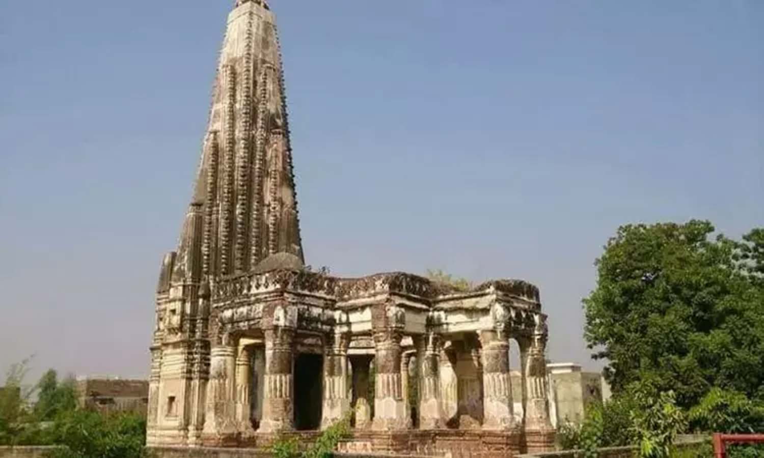 பாகிஸ்தானில் 1,200 ஆண்டு பழமையான இந்து கோவில் மீண்டும் திறப்பு | 1,200  year-old Hindu temple reopens in Pakistan