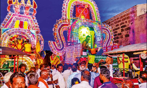 புன்னைநல்லூர் மாரியம்மன் கோவிலில் இன்று பூச்சொரிதல் விழா