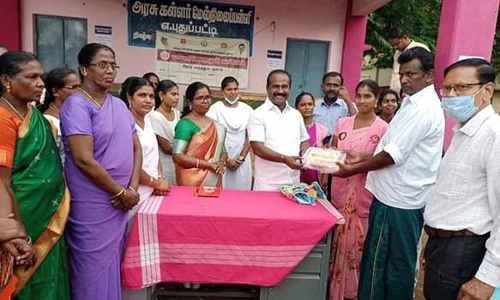 பெரியகுளம் அருகே கர்ப்பிணி பெண்களுக்கு மருத்துவ பெட்டகம்