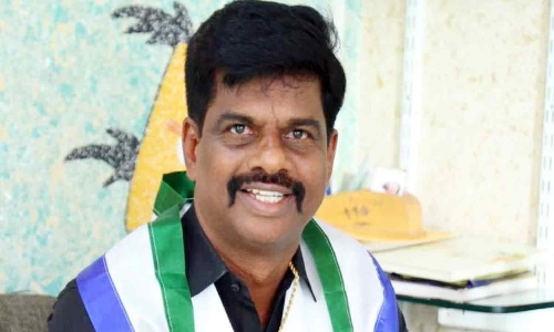 ஆந்திராவில் நிர்வாண நிலையில் இளம்பெண்ணுக்கு வீடியோ கால் செய்த எம்.பி.