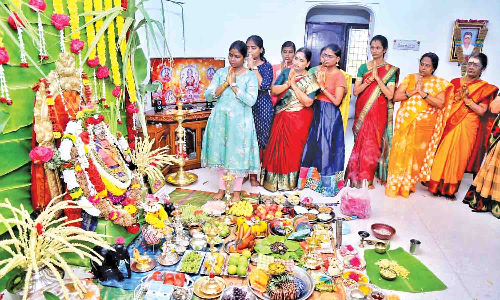 வீடுகளில் வரலட்சுமி விரத வழிபாடு