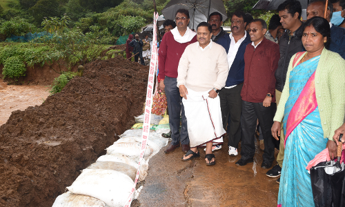 நீலகிரியில் கால்வாய்கள் தூர்வாரப்பட்டதால் மழை வெள்ளத்தால் பெரிய பாதிப்புகள் தடுக்கப்பட்டு உள்ளது-அமைச்சர் ராமச்சந்திரன் பேட்டி