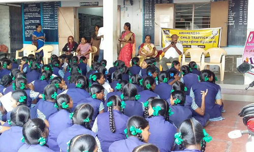 சங்கரன்கோவில் அரசு மகளிர் மேல்நிலைப்பள்ளியில் குழந்தை கடத்தல் தடுப்பு விழிப்புணர்வு கூட்டம்