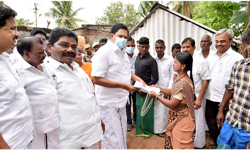 பனமரத்துப்பட்டி இருளர் குடியிருப்பு பகுதியில்  அடிப்படை வசதிகள் குறித்து அமைச்சர் ஆய்வு