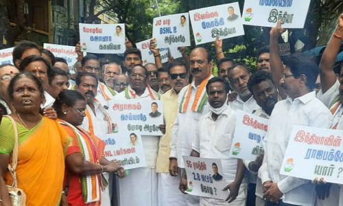 மத்திய அரசை கண்டித்து காங்கிரசார் ஊர்வலம்- நாராயணசாமி உள்பட 200 பேர் கைது