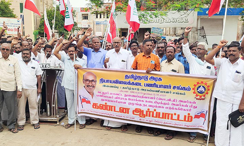 கடலூரில் இன்று  நடந்தது: ரேசன் கடை பணியாளர் சங்கத்தினர் ஆர்ப்பாட்டம்