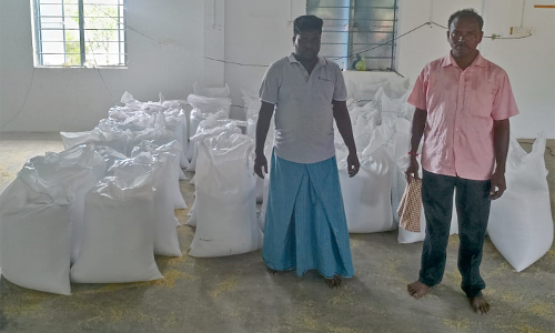 ரேசன் அரிசி, உளுந்து பறிமுதல்: 3பேர் மீது வழக்கு