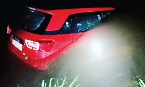 கூகுள் மேப் காட்டிய வழியில் சென்றபோது ஓடையில் இறங்கிய கார்... நள்ளிரவில் நடந்த விபத்து