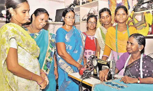 பல்லடத்தில் இளைஞர்களுக்கு திறன் பயிற்சி