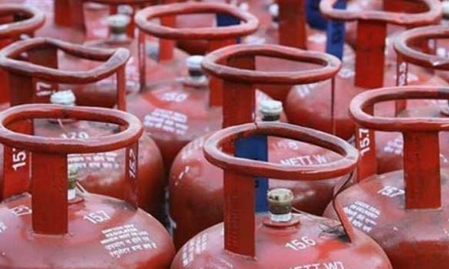 கடந்த ஒரு ஆண்டில் 13 லட்சம் குடும்பத்தினர் ஒருமுறை கூட சமையல் கியாஸ் பெற விண்ணப்பிக்கவில்லை