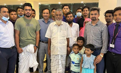 வங்காள தேசத்தில் லுங்கி அணிந்ததால் முதியவர் தியேட்டருக்குள் நுழைய அனுமதி மறுப்பு